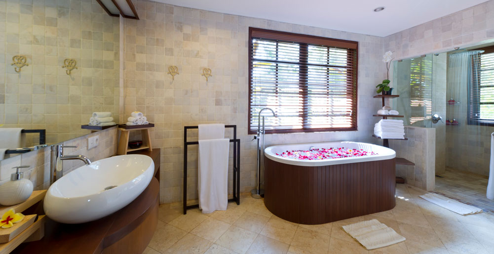 Villa San - Luxurious master bathroom